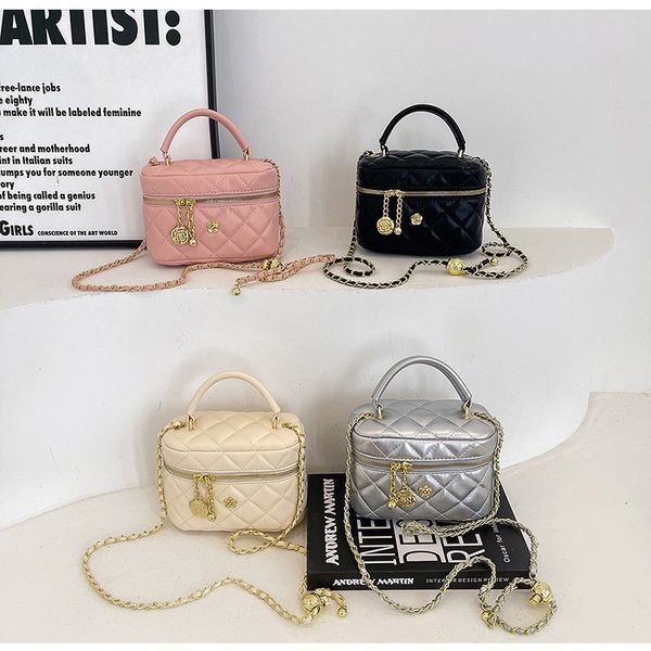 Жіноча сумка-косметичка 18205 Vanity Bag крос-боді біла молочна 10533F-4 фото