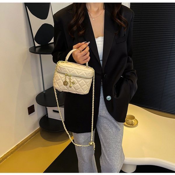 Жіноча сумка-косметичка 18205 Vanity Bag крос-боді біла молочна 10533F-4 фото