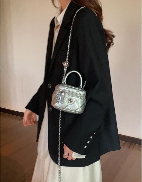 Жіноча сумка-косметичка маленька 10660-SMALL Vanity Bag крос-боді срібляста 10660-2 фото