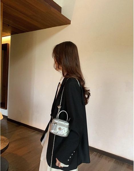 Жіноча сумка-косметичка маленька 10660-SMALL Vanity Bag крос-боді срібляста 10660-2 фото
