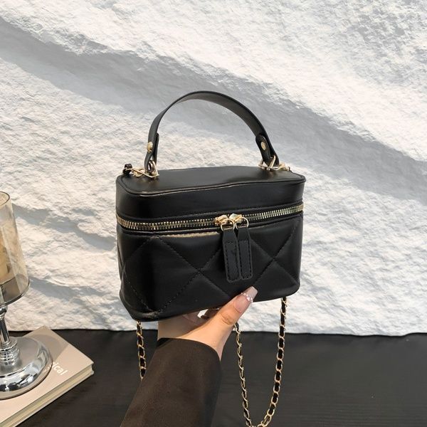 Жіноча сумка косметичка 10484 Vanity Bag крос-боді чорна на ланцюжку 10484-1 фото