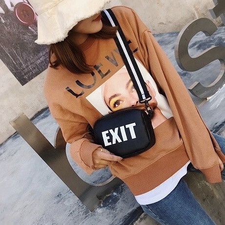 Жіноча маленька сумка крос-боді на ремінці через плече "EXIT" чорна 00692 фото