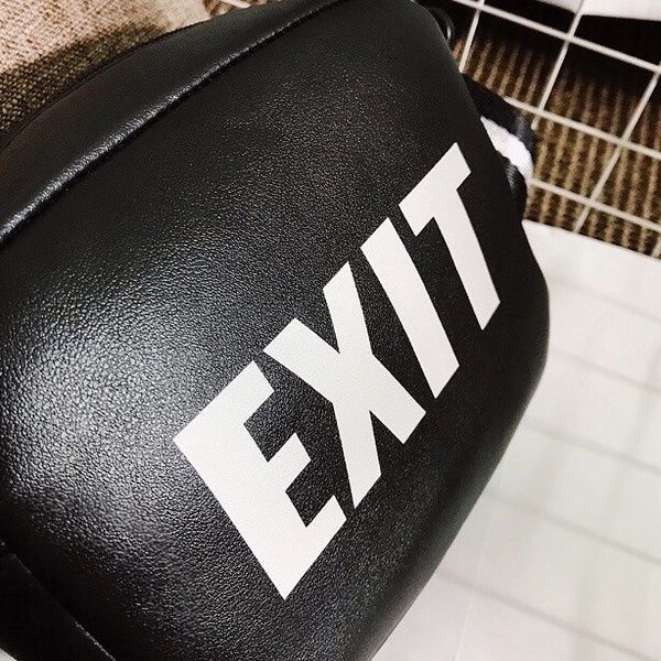 Жіноча маленька сумка крос-боді на ремінці через плече "EXIT" чорна 00692 фото