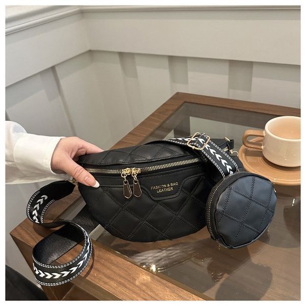Жіноча класична сумка FASHION 10570 бананка крос-боді на ремінці через плече чорна 10570-1 фото