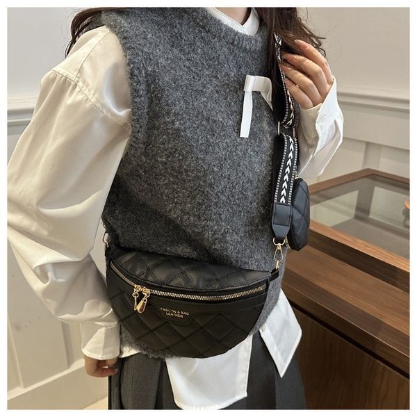 Жіноча класична сумка FASHION 10570 бананка крос-боді на ремінці через плече чорна 10570-1 фото